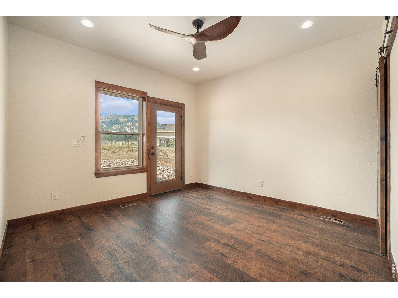 Second bedroom with outdoor access