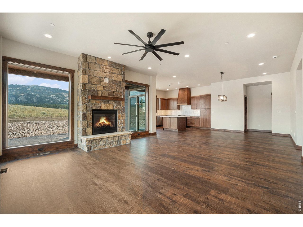 Gas fireplace