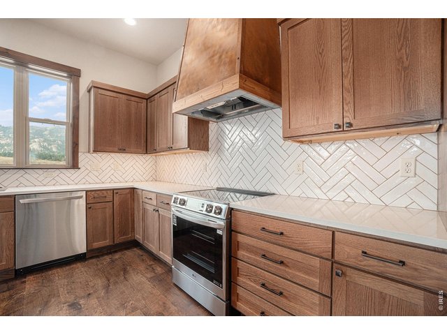Property Photo 7 Custom hood in the kitchen