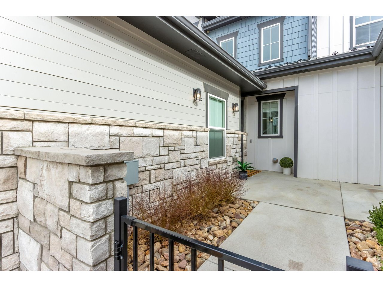 Private courtyard entry