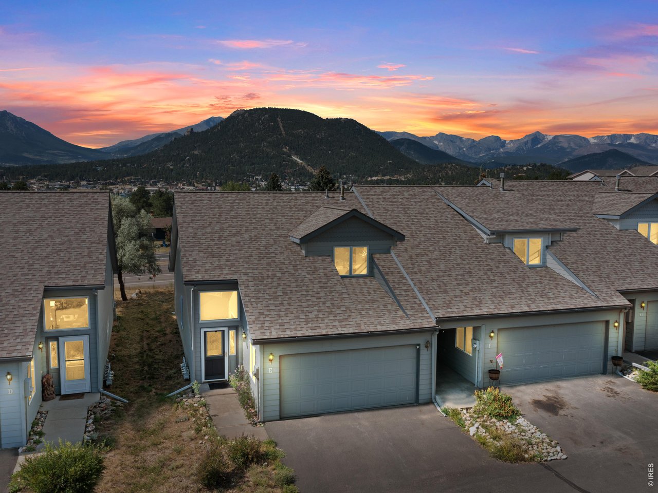 Nicely updated 3-bedroom, 2-bathroom condo in Ranch Meadow offering convenient main-level living, stunning mountain views, and a central Estes Valley location.