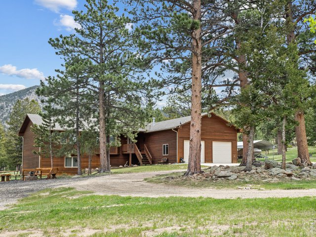 Property Photo 1 3164sf, 4br/3ba home