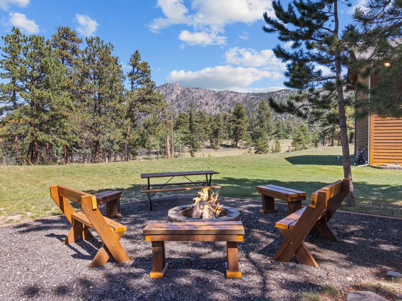 What a great firepit!
