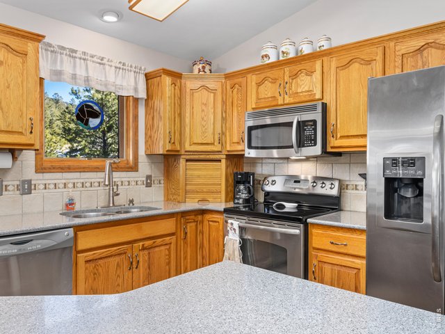 Property Photo 12 Stainless appliances
