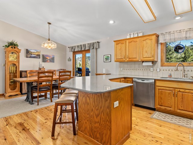 Property Photo 15 Breakfast bar to mingle with the chef