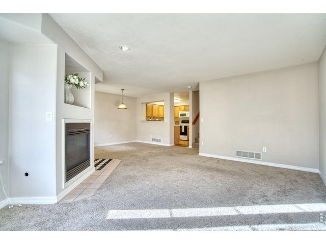 Property Photo 10 Living room/ Dining room