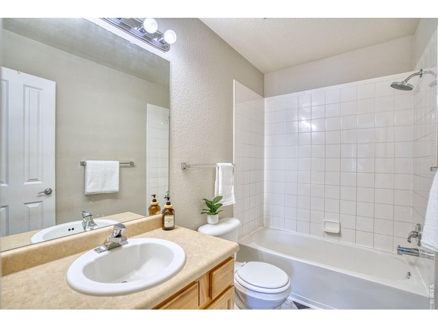 Property Photo 18 Primary bathroom