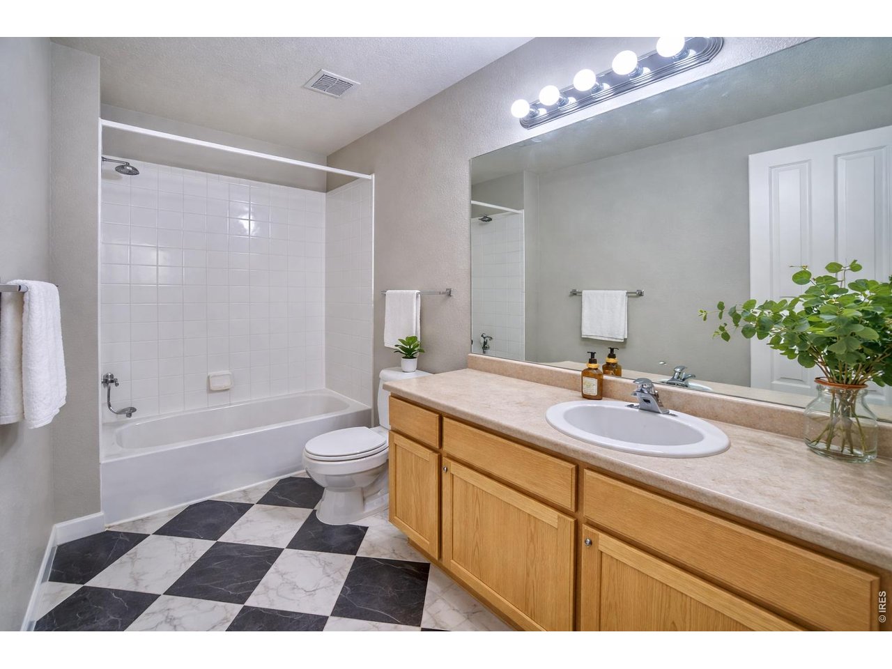 2nd bathroom