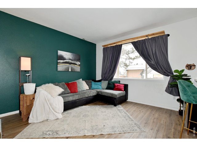 Property Photo 10 Family room