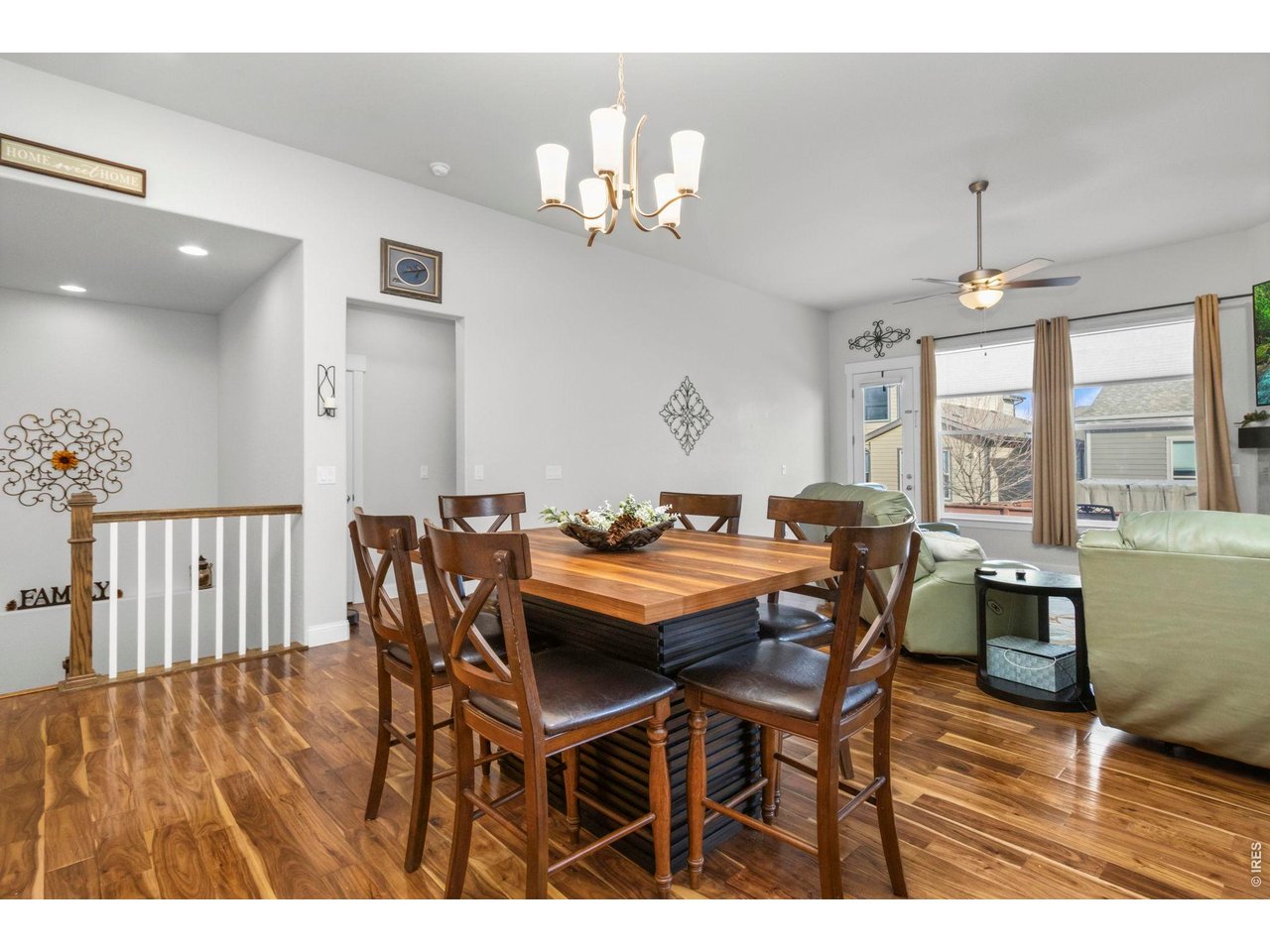 Open floor concept dining space