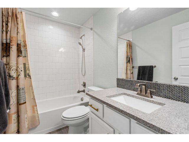 Property Photo 33 Guest bathroom in basement