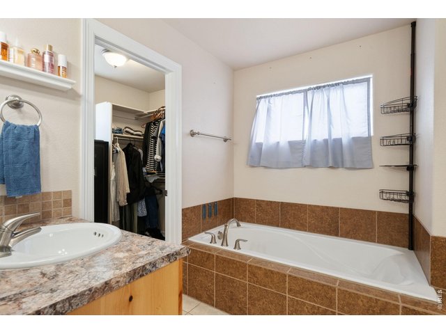Property Photo 18 Primary Bathroom