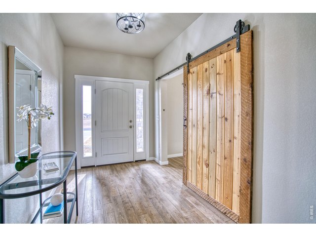 Property Photo 9 Entryway