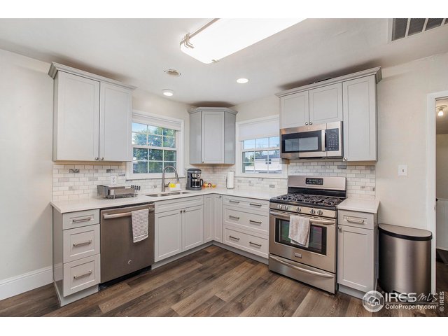 Property Photo 19 Quartz countertops, Tiled backsplash, Gas Range. 