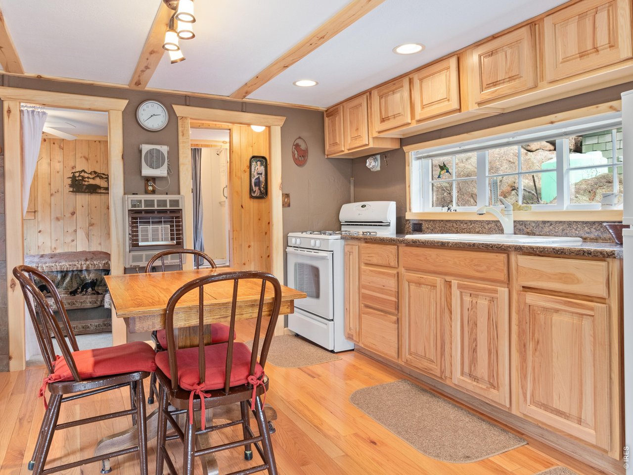 Kitchen/dining
