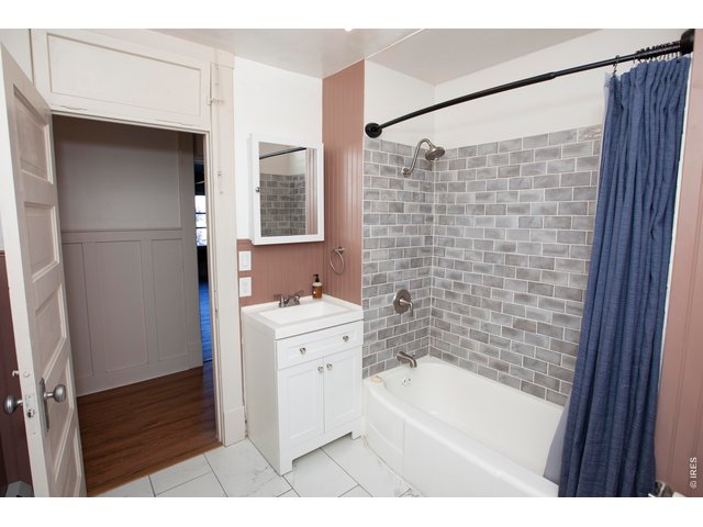 Property Photo 30 Upstairs Full Bathroom w/storage closet