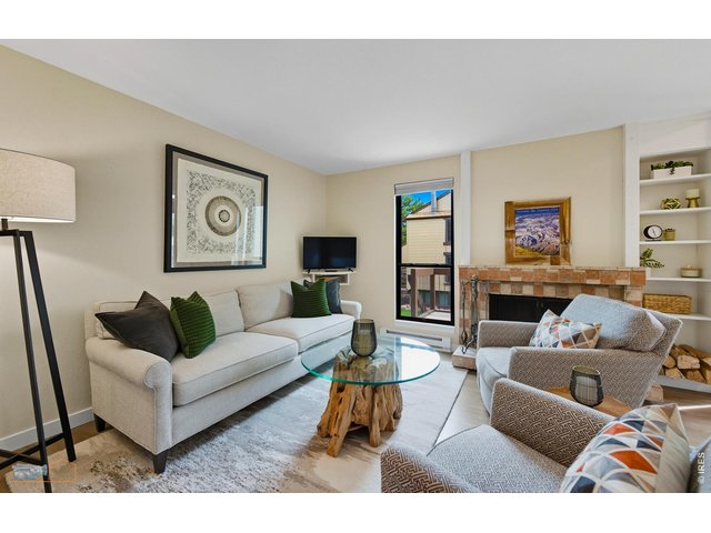 Property Photo 9 Such a comfortable living room.