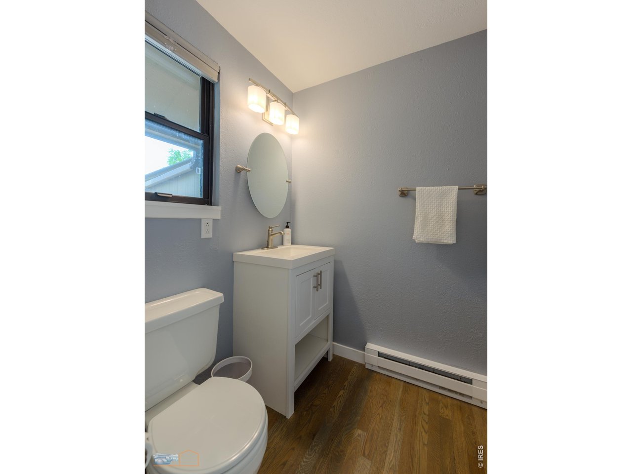 Main level half-bath