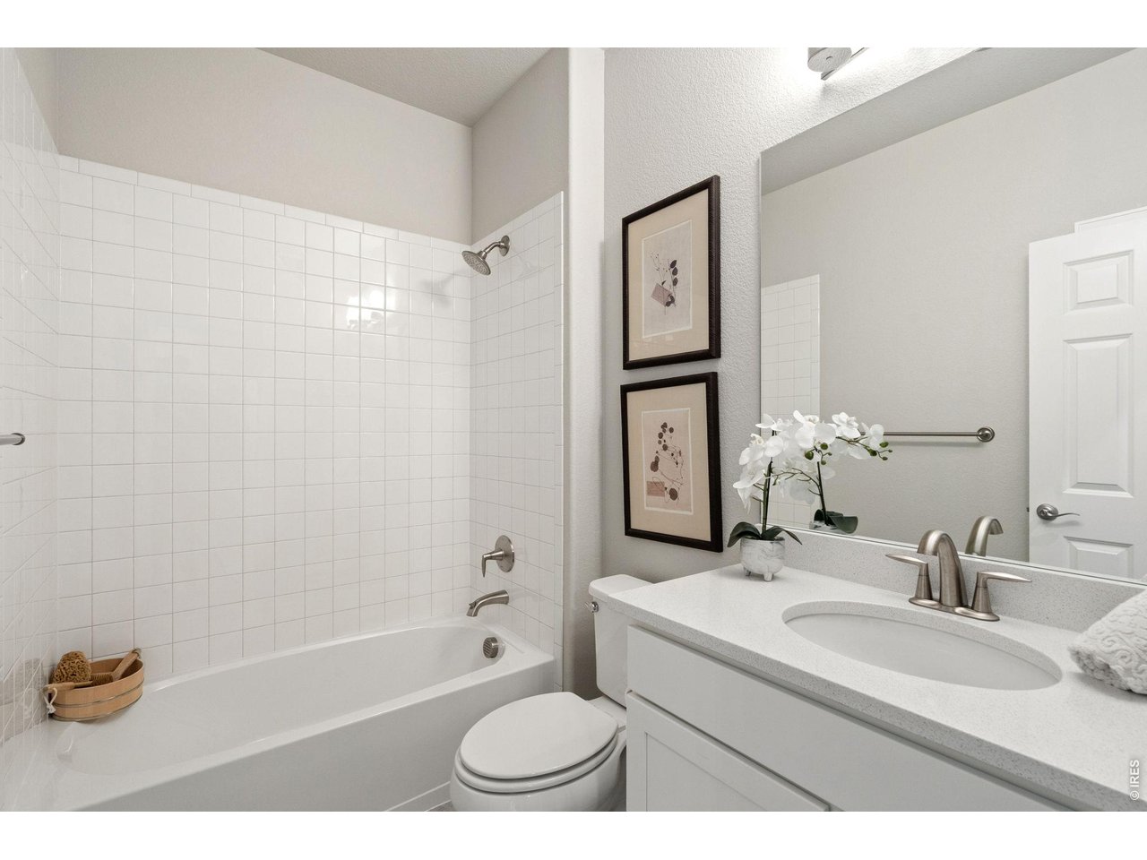 Full main floor bathroom
