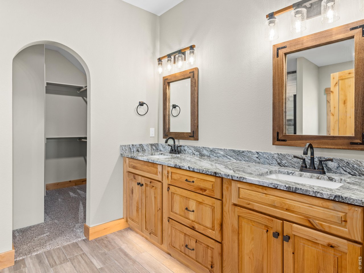 Arched walk-in closet