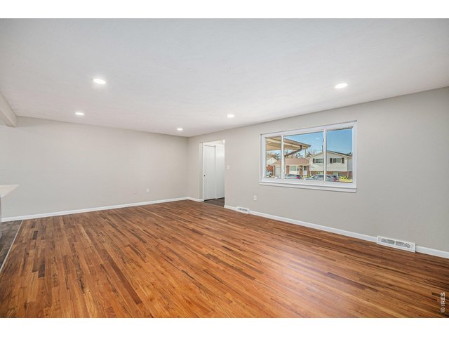 Property Photo 6 Living Room