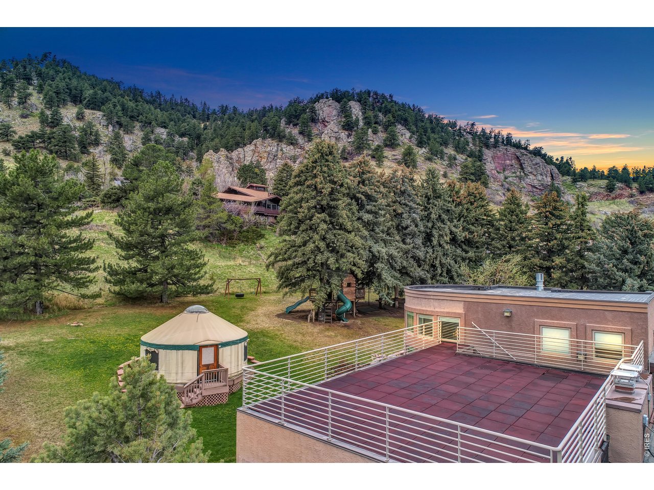 360 views from the rooftop balcony!