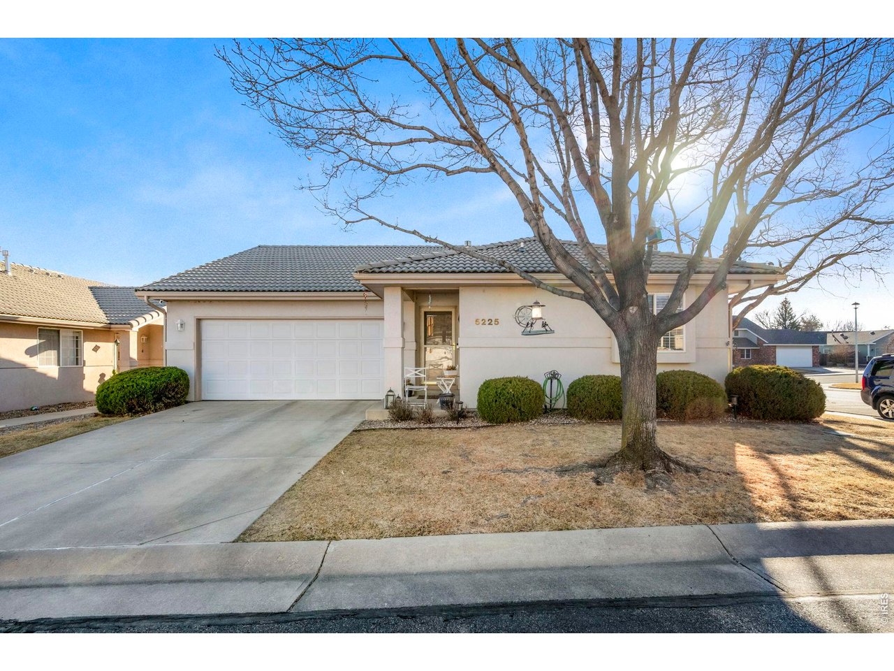 Charming Villa Serena Patio Home with 3bedrooms, 2 bathroom and an oversized 2 car garage!