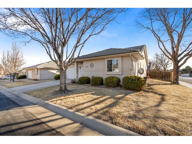 Property Photo 2 Lawn care and snow removal is included in HOA