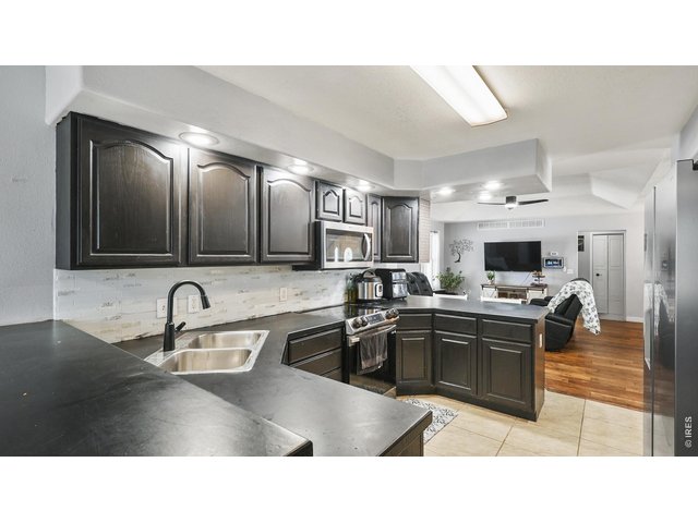Property Photo 6 Kitchen