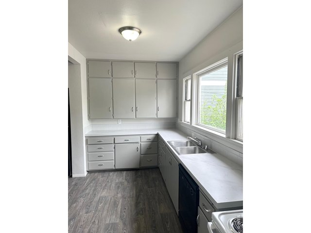 Property Photo 21 Unit B