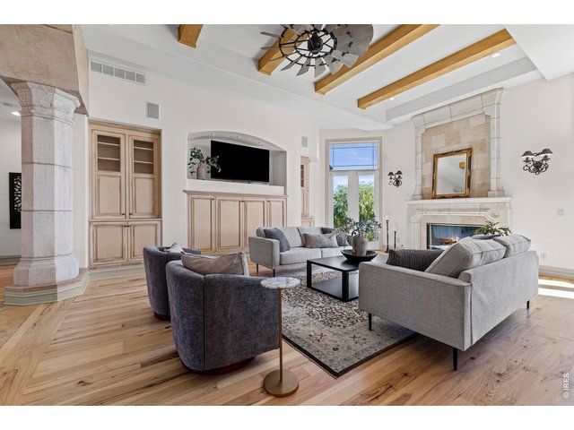 Property Photo 10 Living Room