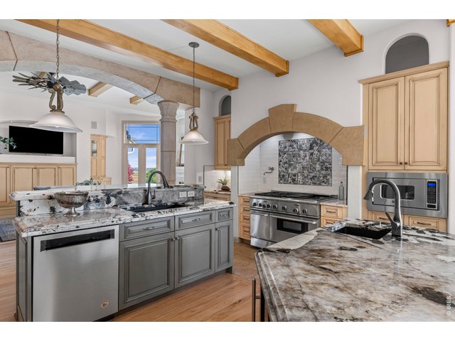 Property Photo 20 Kitchen