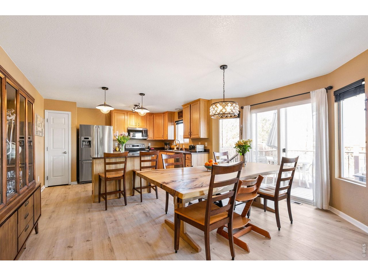 Spacious Dining Area