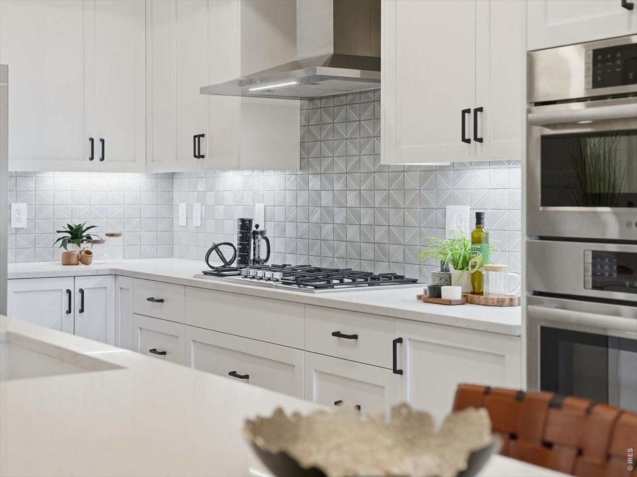 Beautiful kitchen with lots of storage