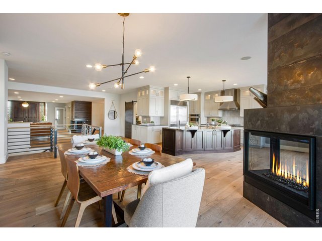 Property Photo 11 Separate Eating Areas