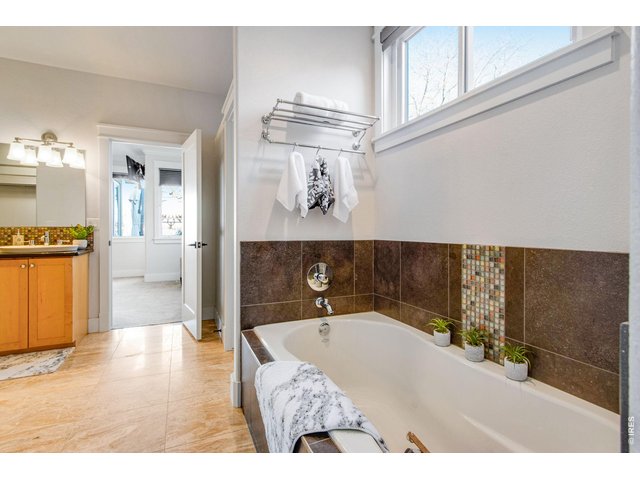 Property Photo 32 Large soaking Tub