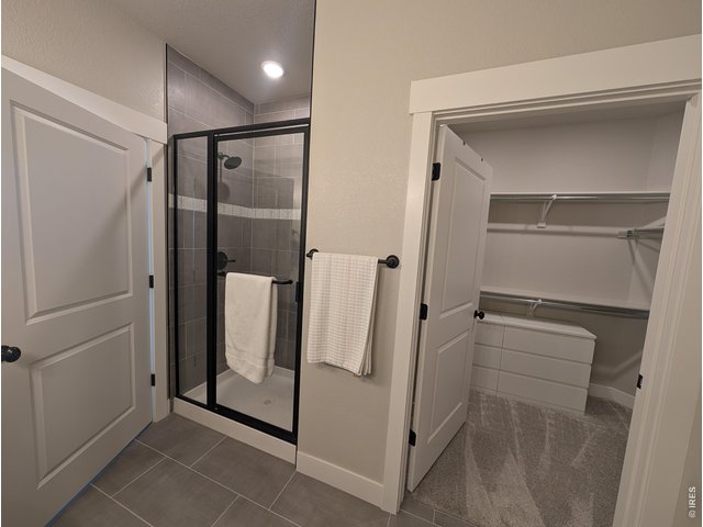 Property Photo 15 Master bath & walk-in closet