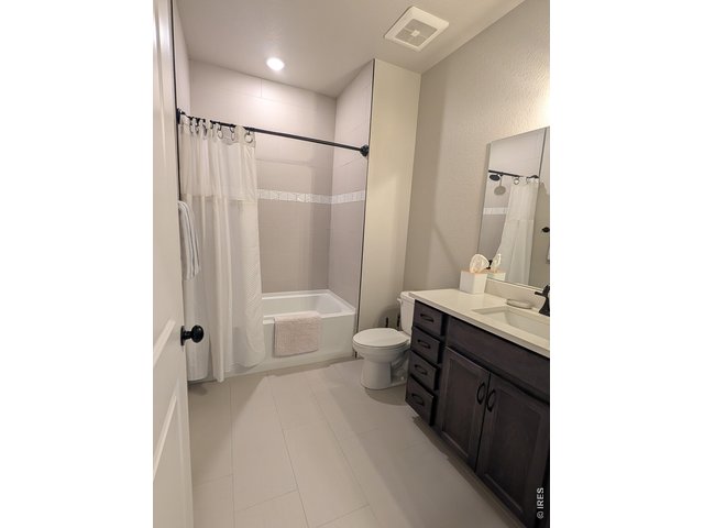 Property Photo 18 Second bath