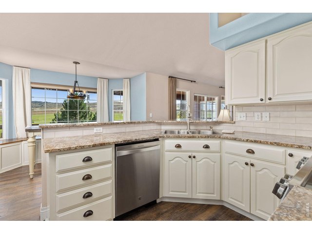 Property Photo 12 Plenty of cabinet space and tastefully updated.