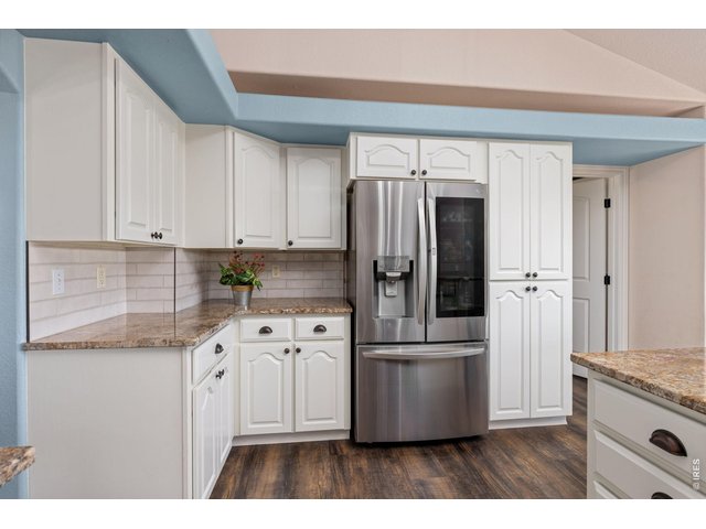 Property Photo 13 Upgraded stainless steel appliances.
