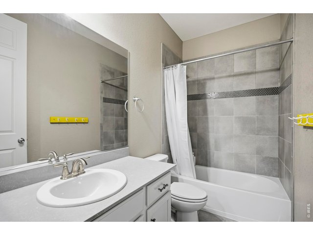 Property Photo 25 Guest bathroom