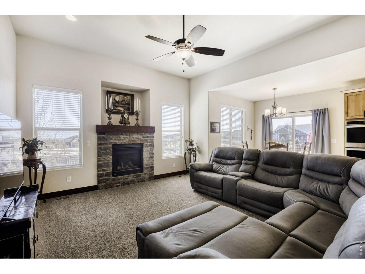 Gas fireplace