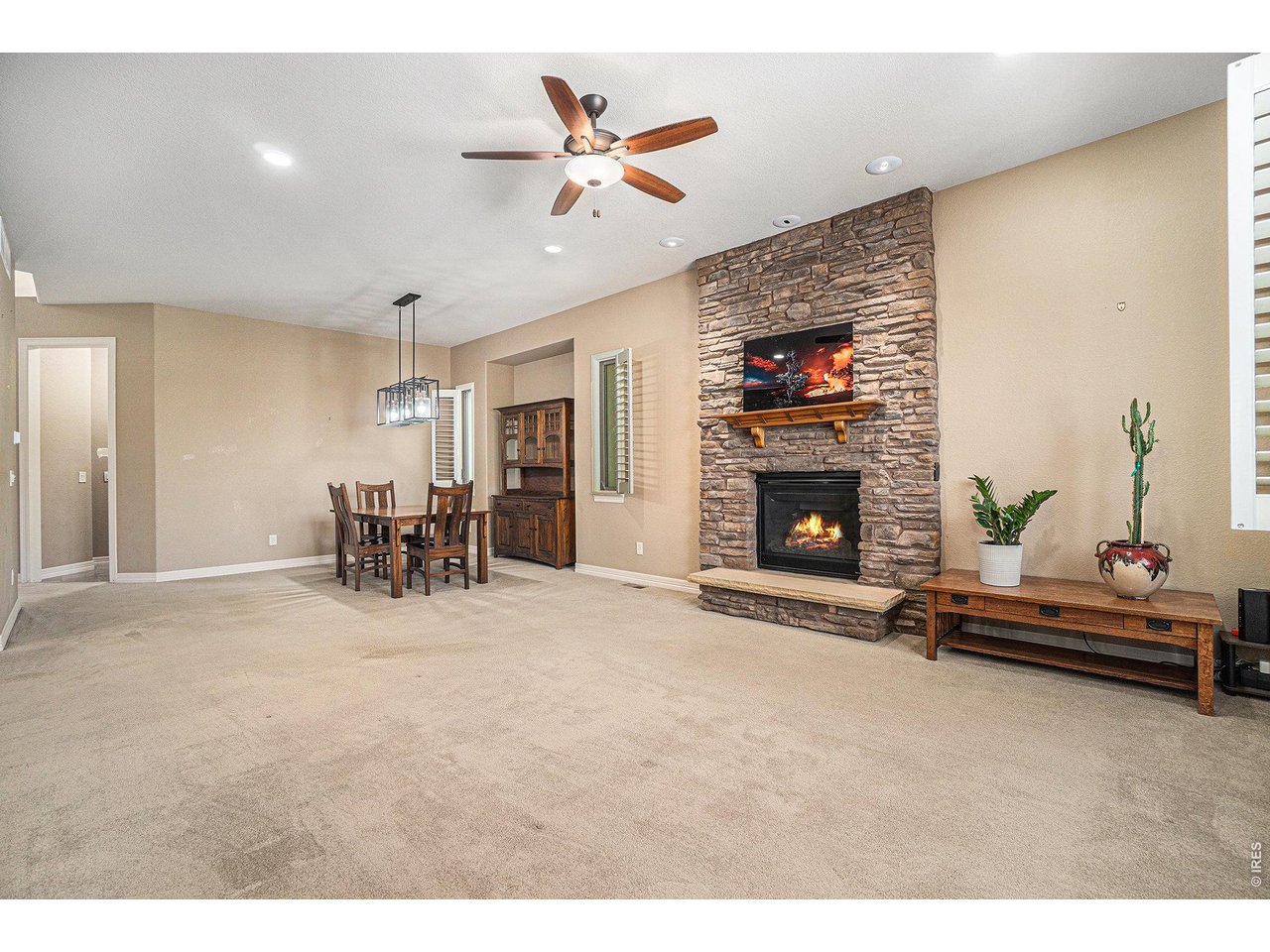 Dining room/Living room