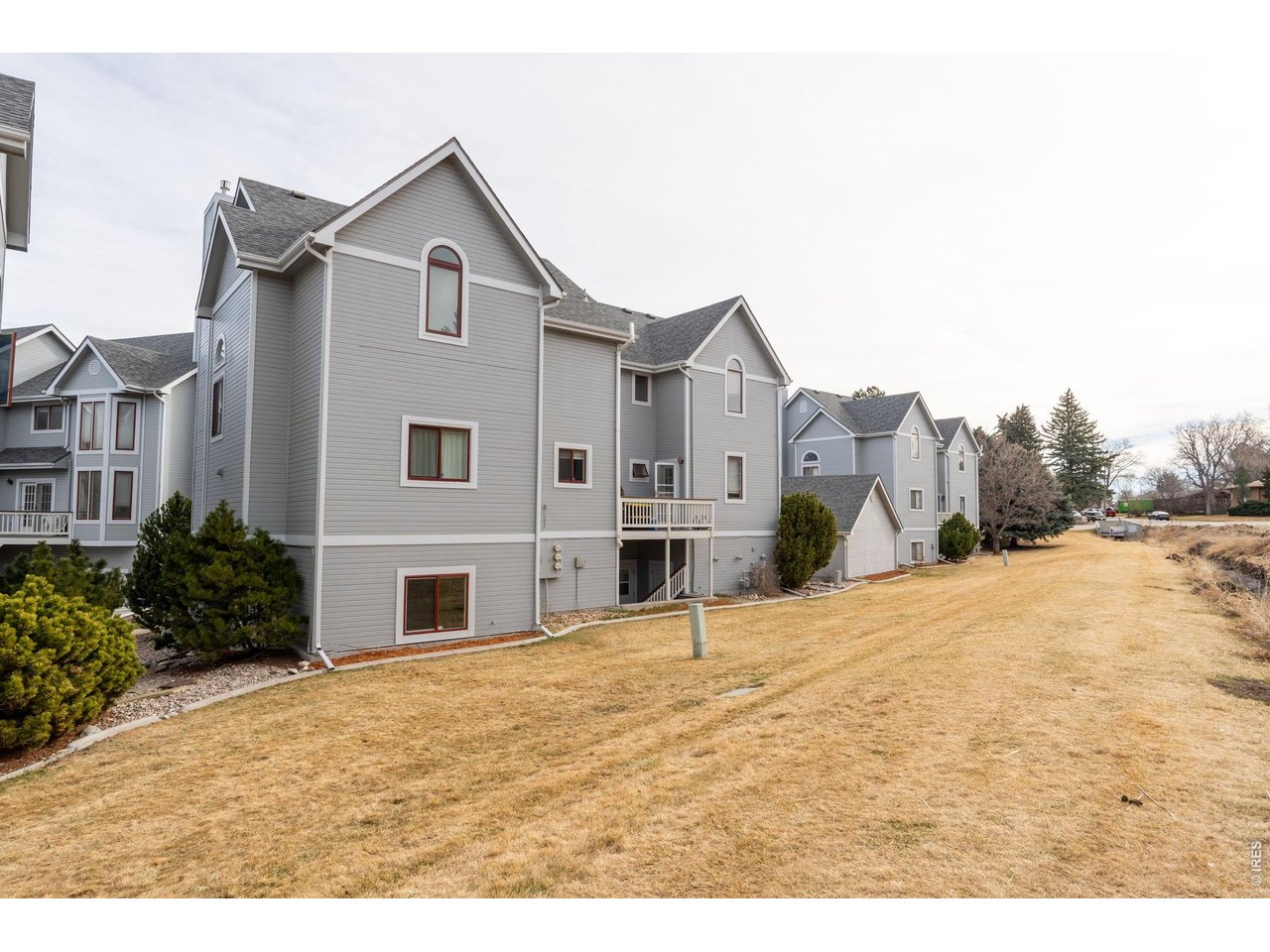 Abuts community open space
