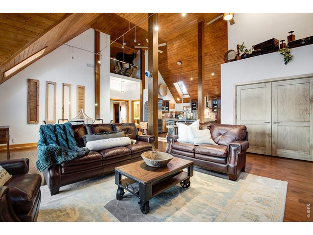 Property Photo 11 Above the barn is a luxurious, 2-bedroom studio used for family or guests when visiting. The same architecture and craftsmanship employed in the primary home are found here.