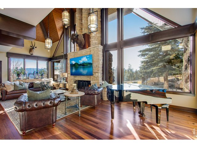 Property Photo 14 All the materials in this house are luxurious. Stone, exposed wooden beams, and wood floors (recently polished and re-stained) combine to showcase refined elegance.