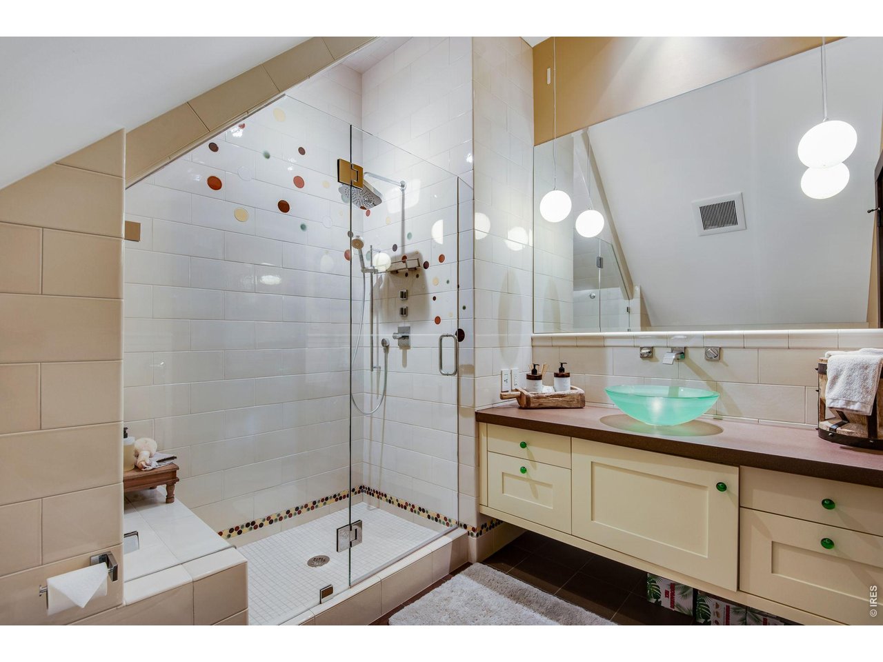 Ensuite guest bathroom