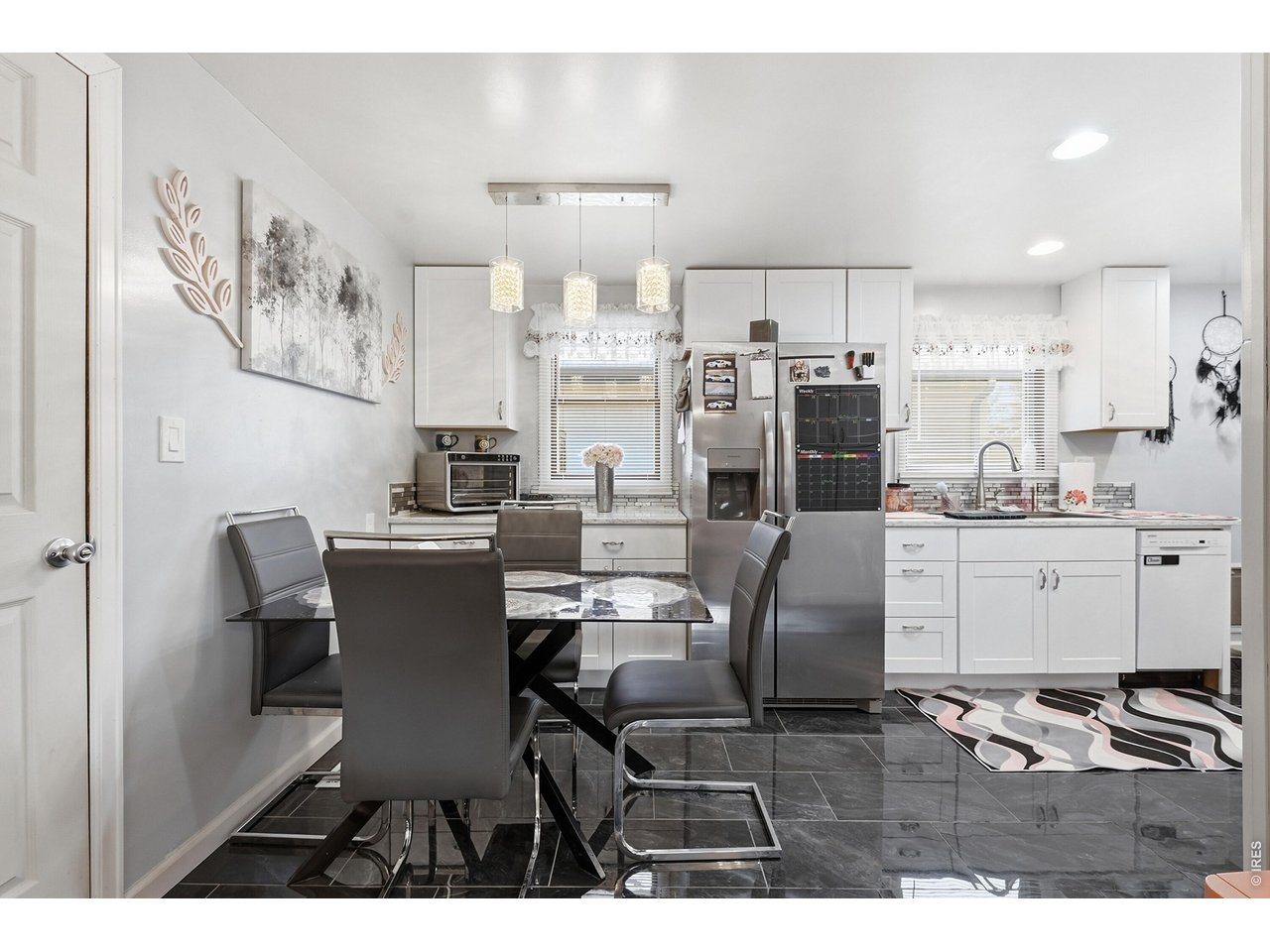 dining area with coffee bar