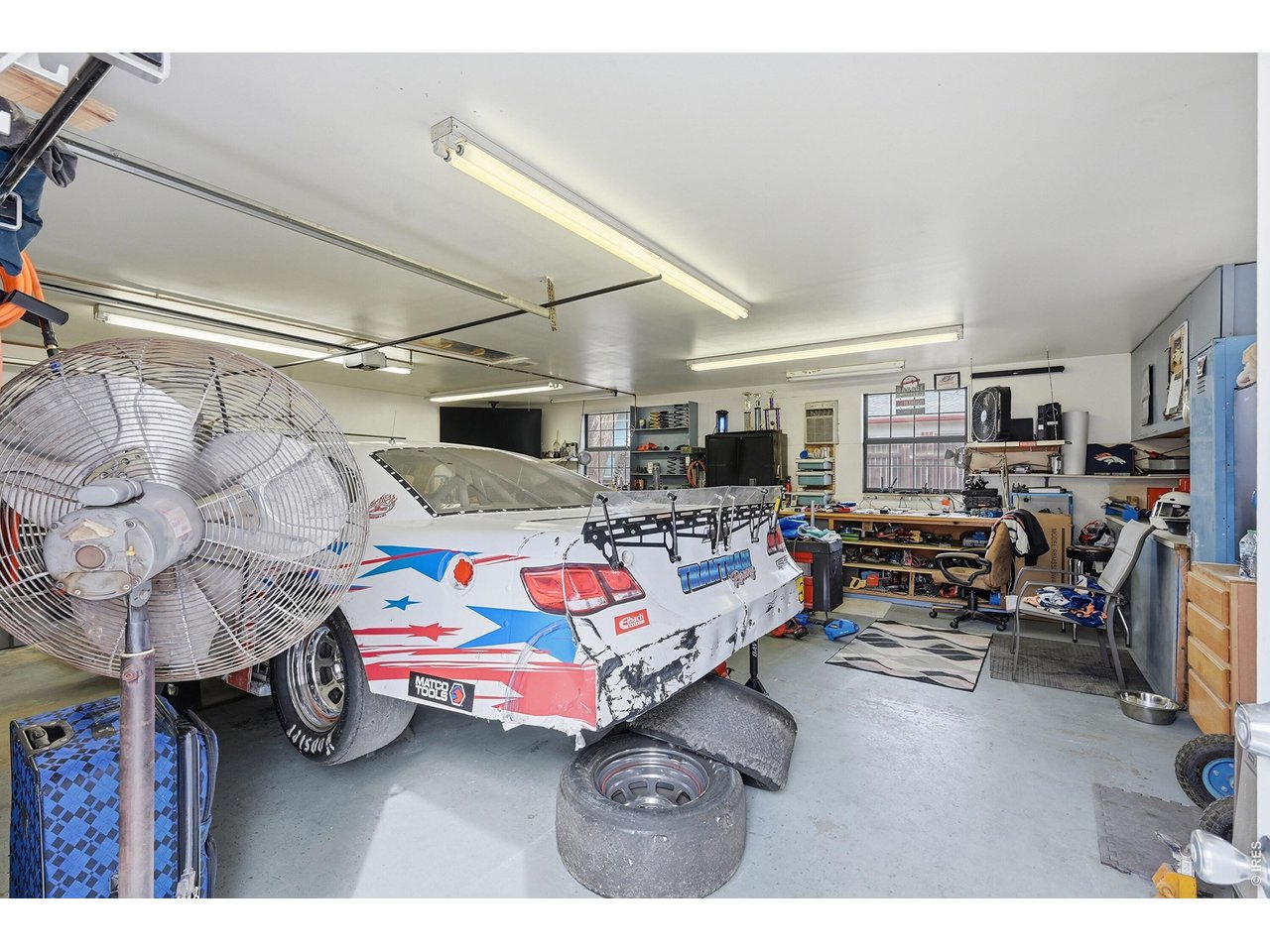 Lots of space for projects and tools