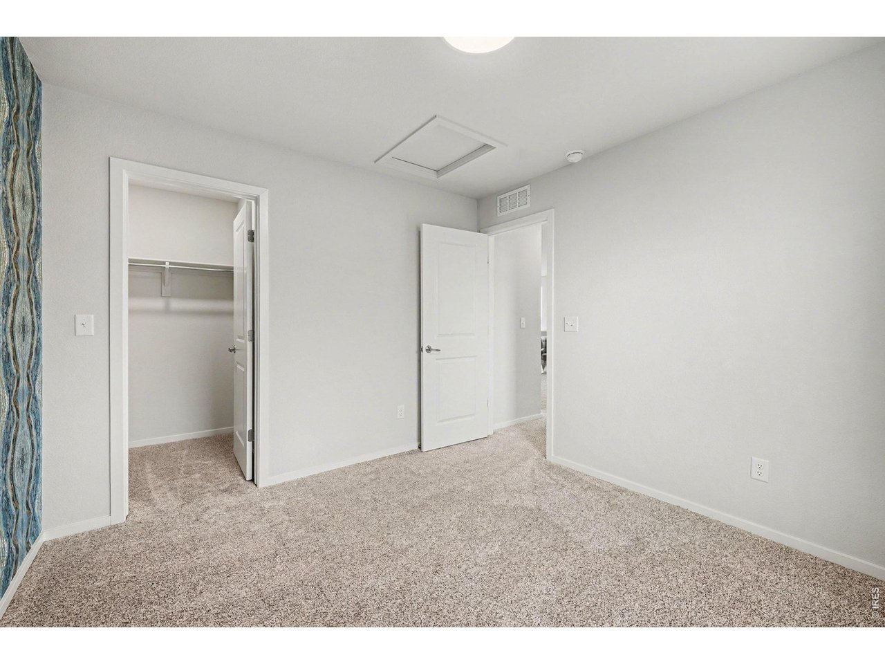 3rd upstairs bedroom w/walk in closet